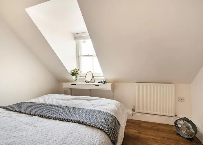 Top Floor Flat On Harbour Street With Sea Views